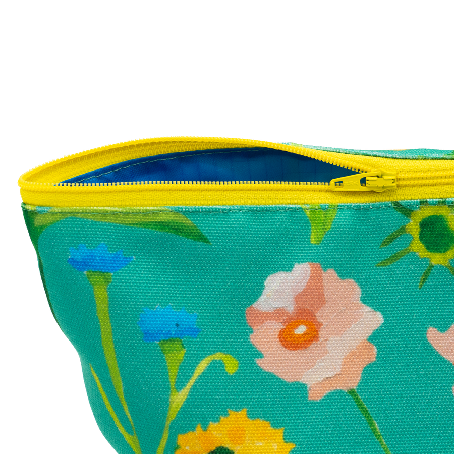 Milk Glass Cutting Garden Ditty Bag