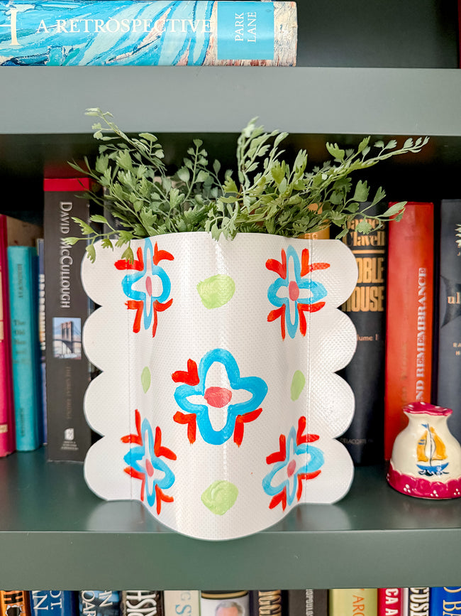 Quadrafoil Hand-Painted Scalloped Vinyl Vase Sleeve