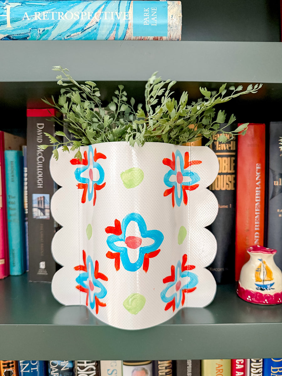 Quadrafoil Hand-Painted Scalloped Vinyl Vase Sleeve